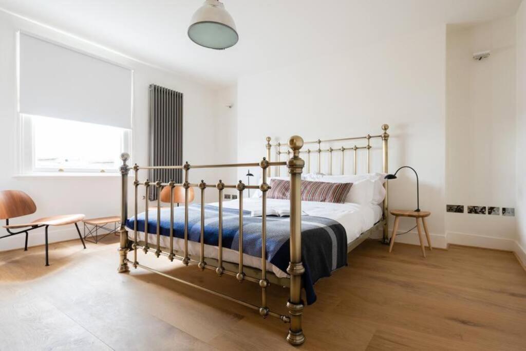Stunning Views, Floor Flat Londra