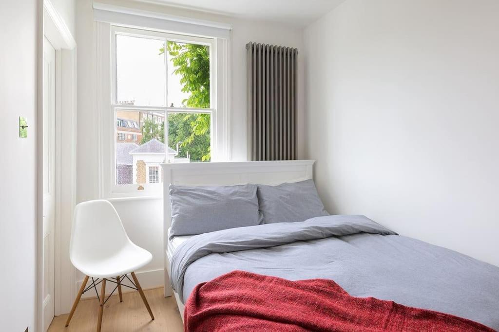 Stunning Views, Floor Flat * Londra